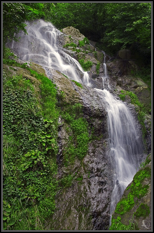 Водопад Андрея Первозванного в Сарпи